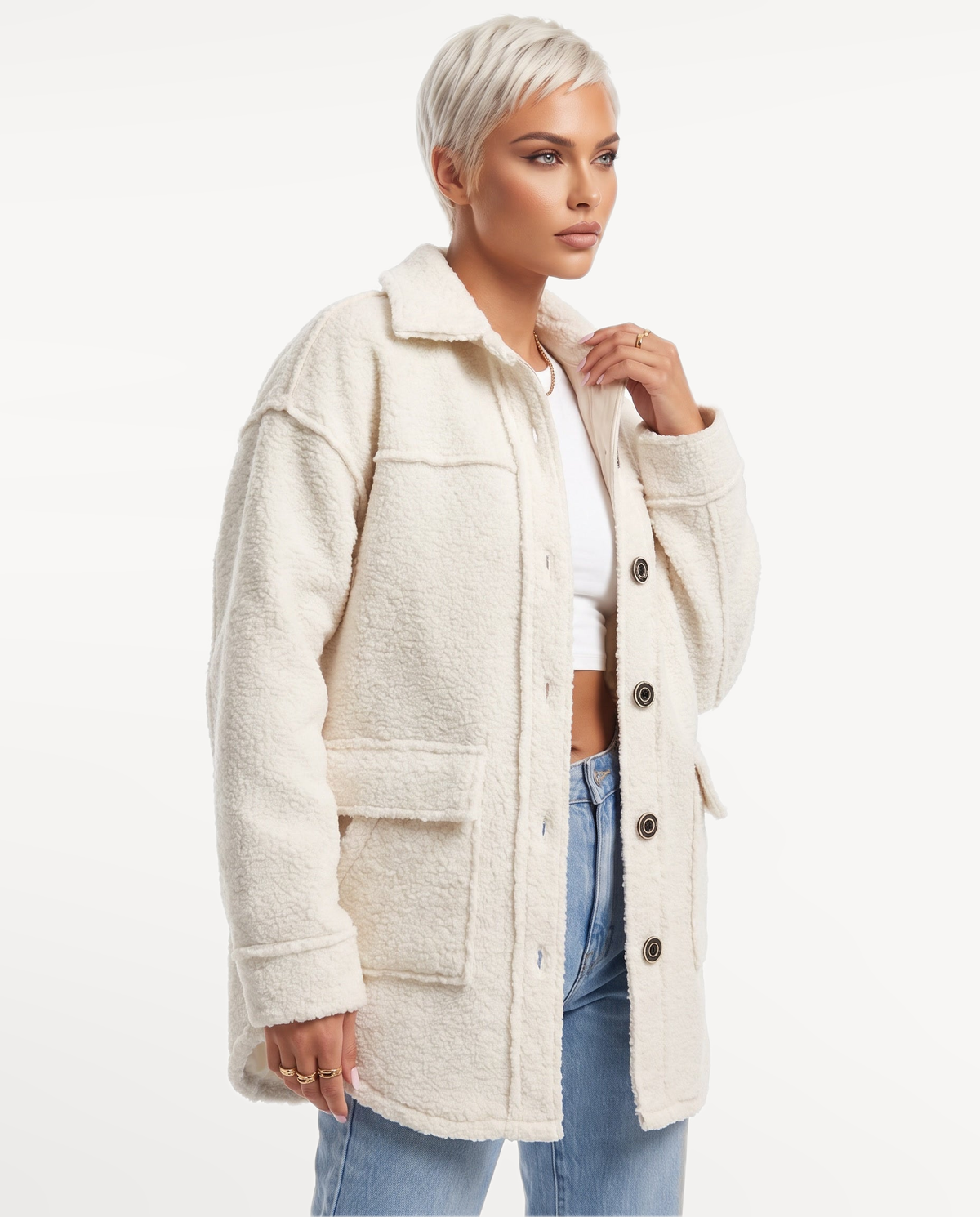 Nina Borg Shacket in White – holding the collar | SKU: SOR-NINA-WHT-XS,SOR-NINA-WHT-S,SOR-NINA-WHT-M,SOR-NINA-WHT-L,SOR-NINA-WHT-XL