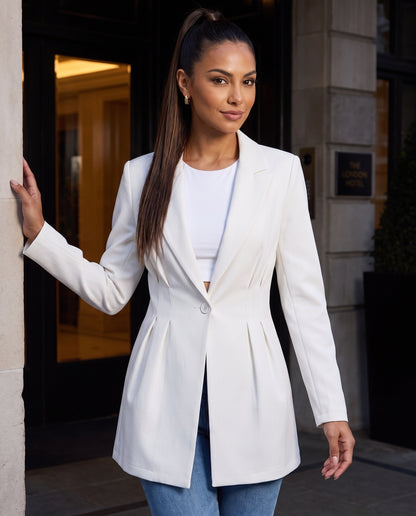 Valeria Tailored Blazer in White – London hotel evening | SKU: SOR-VALERIA-WHT-XS,SOR-VALERIA-WHT-S,SOR-VALERIA-WHT-M,SOR-VALERIA-WHT-L,SOR-VALERIA-WHT-XL
